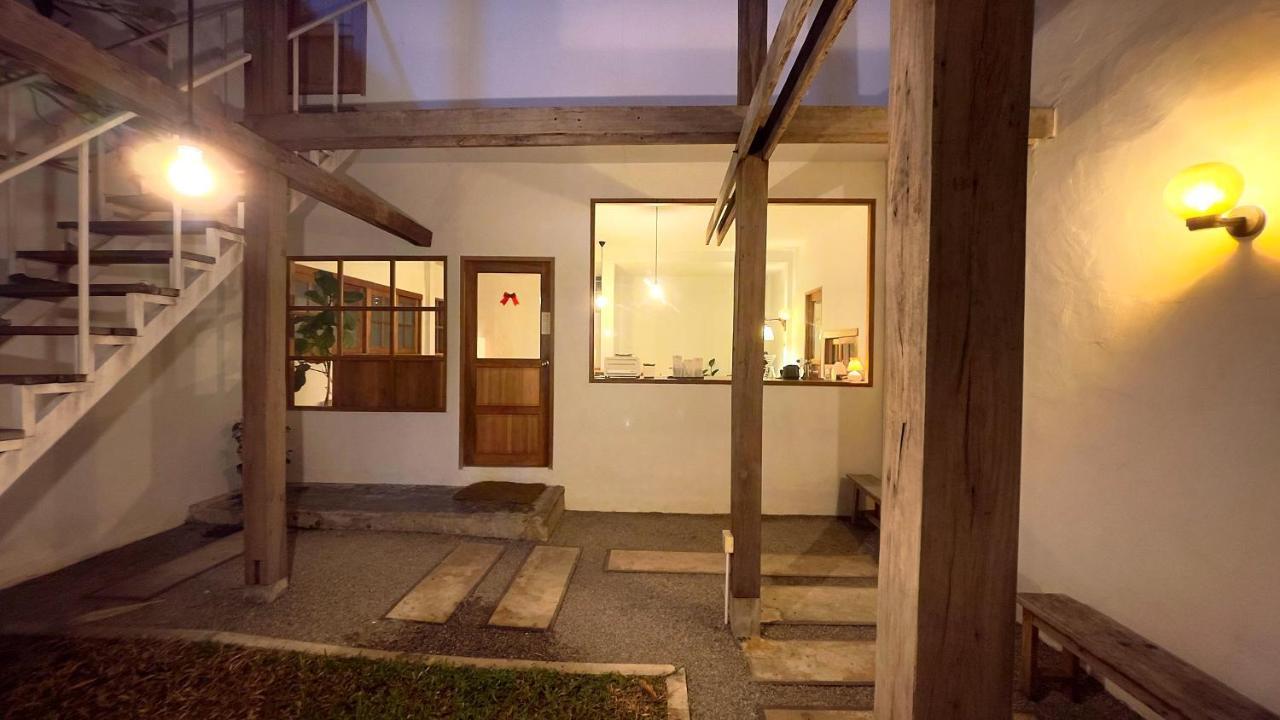 Paper Plane Cnx Bed & Breakfast Chiang Mai Exterior foto